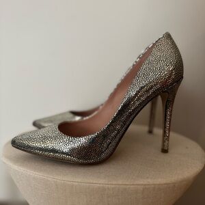 ENZO ANGIOLINI Shimmering Silver Heels (7M)